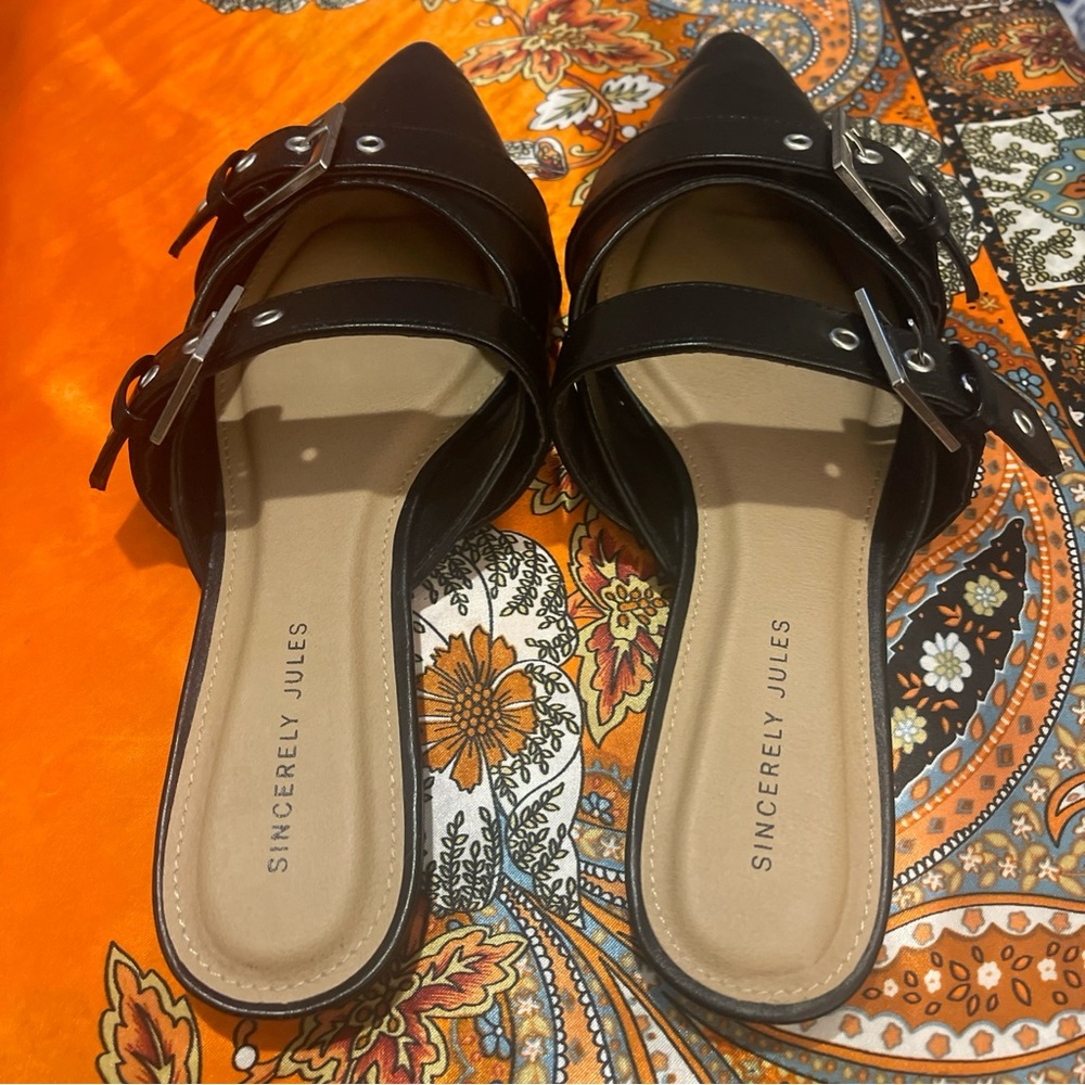 Sincerely Jules Black Double Buckle Pointed Toe Mule Flats Grommet Slides 8.5M